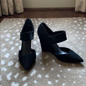 Like new Tory Burch Suede Leather Wedge, 7.5